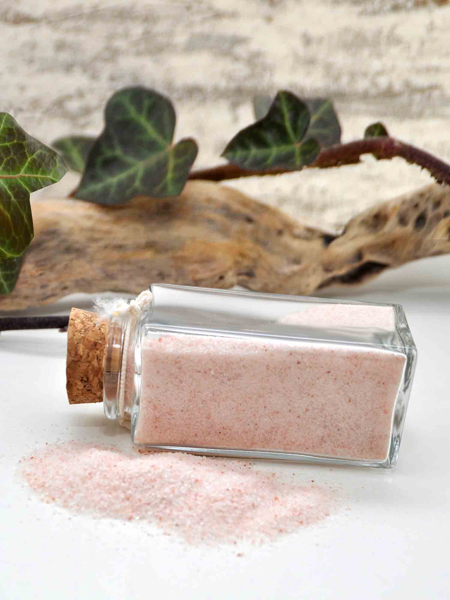 Oster-Salz-Häschen mit feinem, rosa Kristallsalz