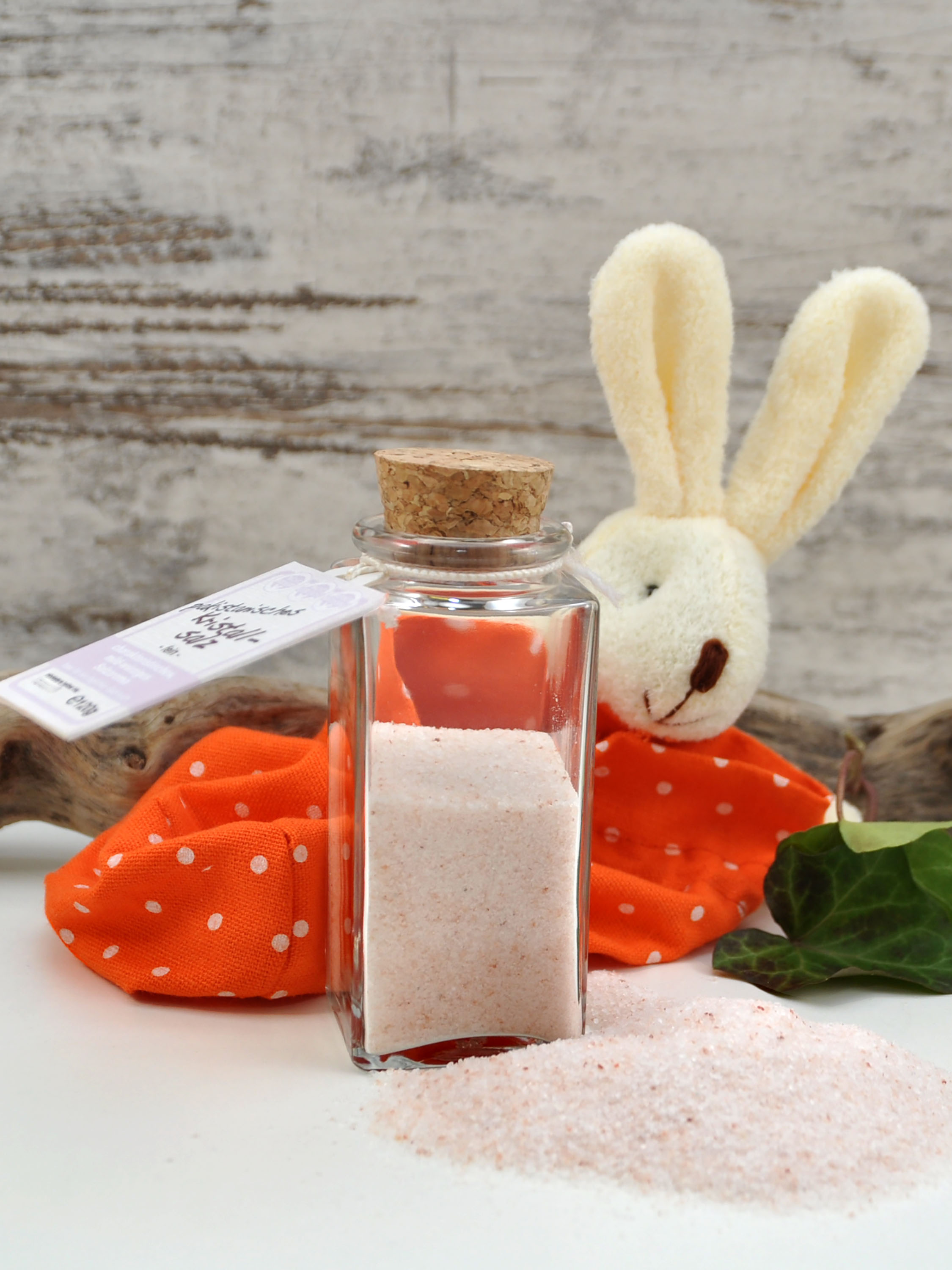 Oster-Salz-Häschen mit feinem, rosa Kristallsalz